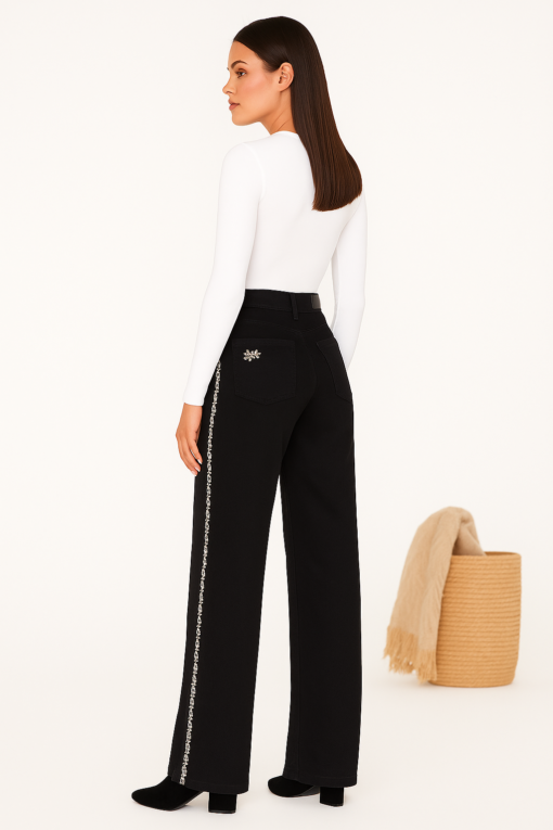Jeans Negro con Bordado Lateral y Tiro Alto - Imagen 4