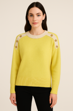 SUÉTER AMARILLO CON DETALLES DE BOTONES Y CUELLO CONTRASTE