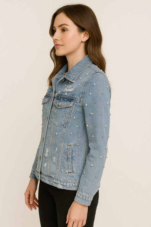 CHAQUETA DENIM CELESTE CON APLIQUES DE PERLA - Imagen 2