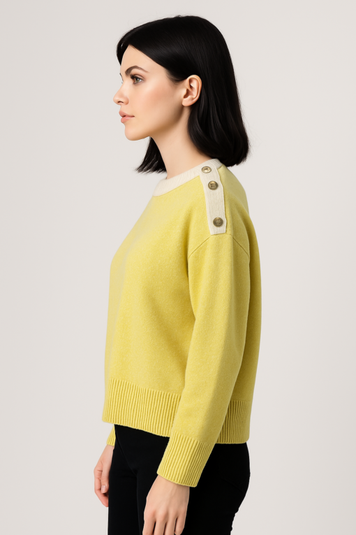 SUÉTER AMARILLO CON DETALLES DE BOTONES Y CUELLO CONTRASTE - Imagen 2